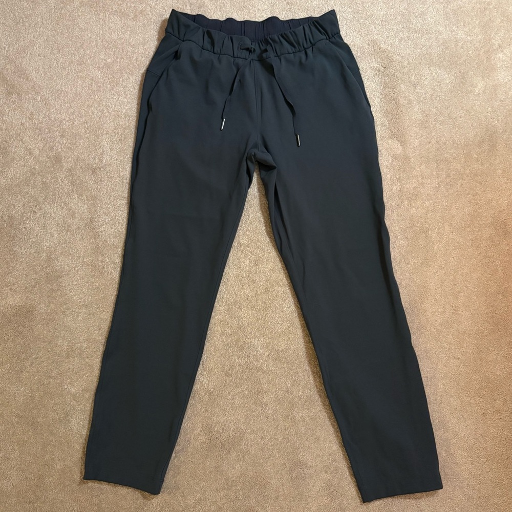 NWOT - Lululemon Cropped Pants